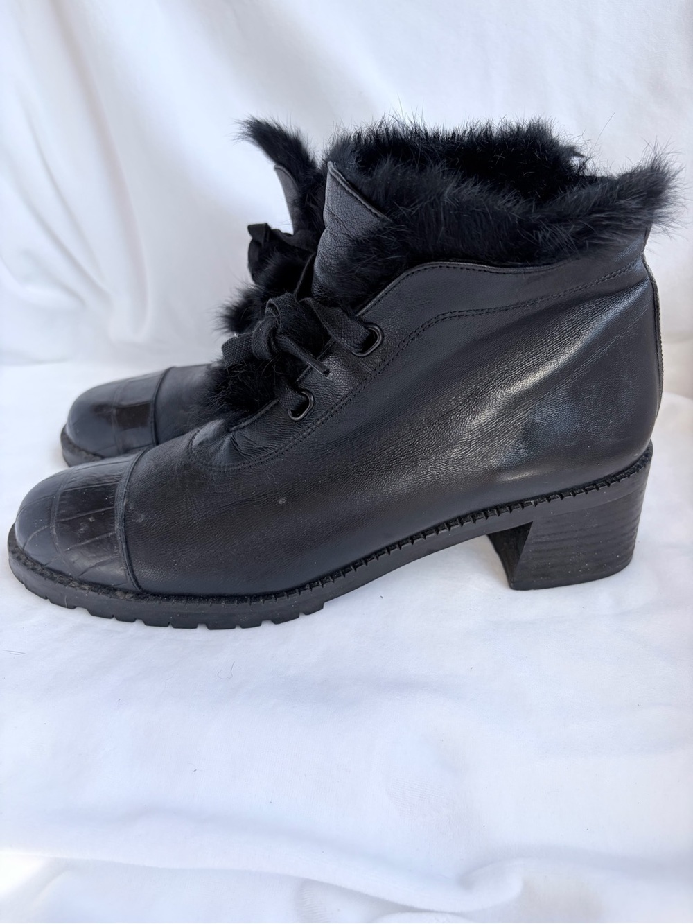 Stuart Weitzman Black Leather Fur-Trim Lace-Up Ankle Boots -Sz 9 Great Condition